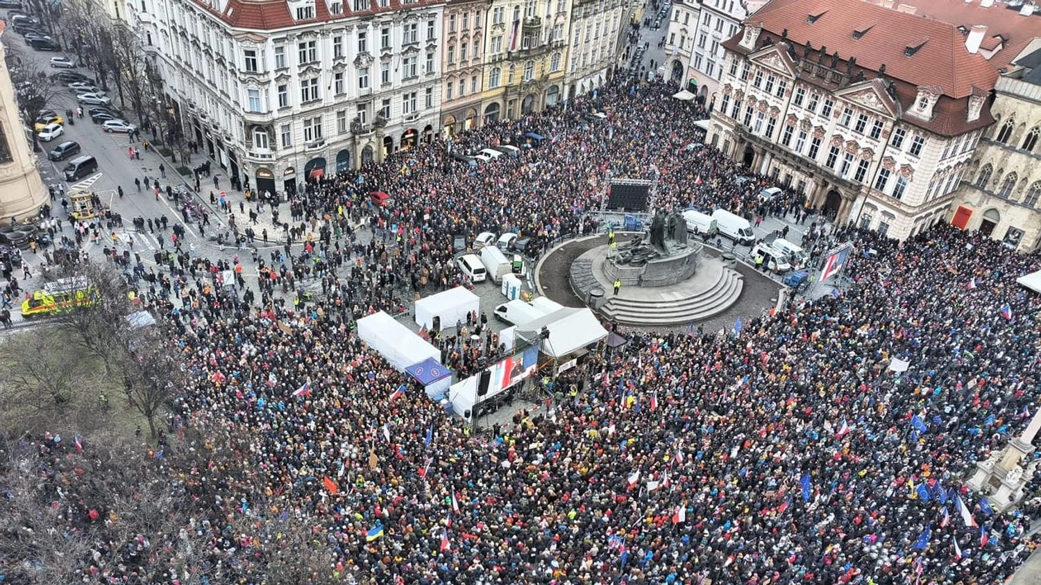 Political blackmail scandal: thousands in Prague rally in support of the Czech president