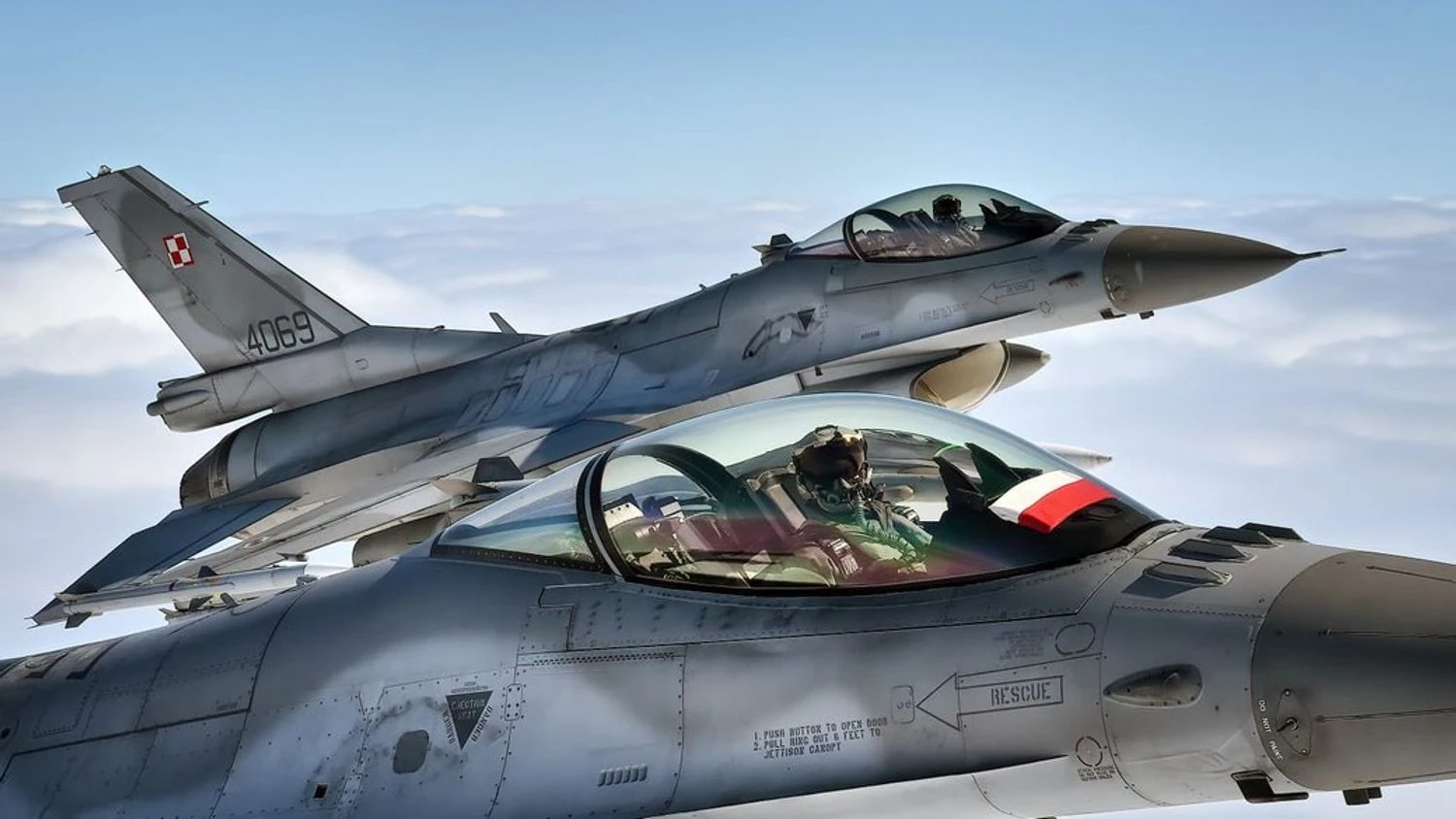 Poland scrambled aircraft and put air defense on alert due to massive Russian attack on Ukraine