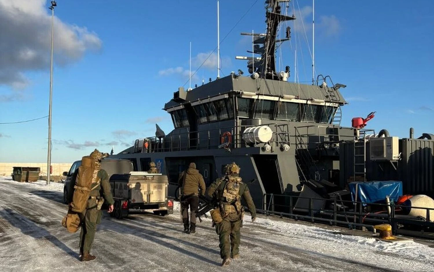 Estonian security forces detained a container ship with a Russian crew near Naissaar Island