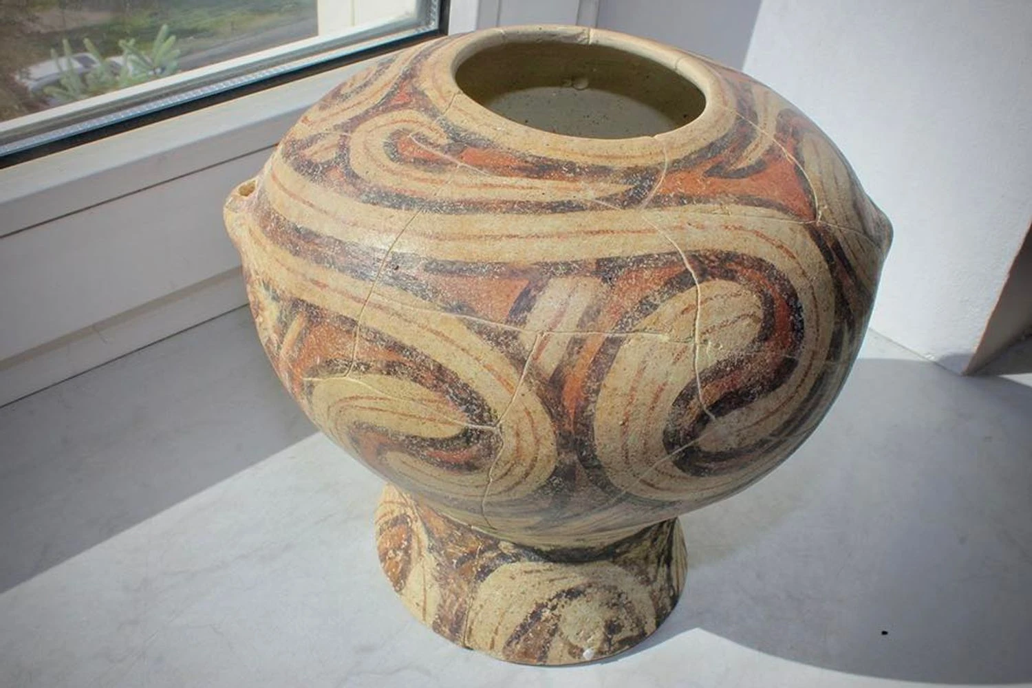 Kyiv customs officers handed over an ancient Trypillian vase, which was attempted to be smuggled abroad, to a museum