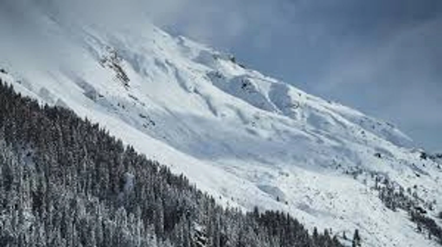 Rescuers warned of avalanche danger in Prykarpattia: tourists are urged to refrain from hiking