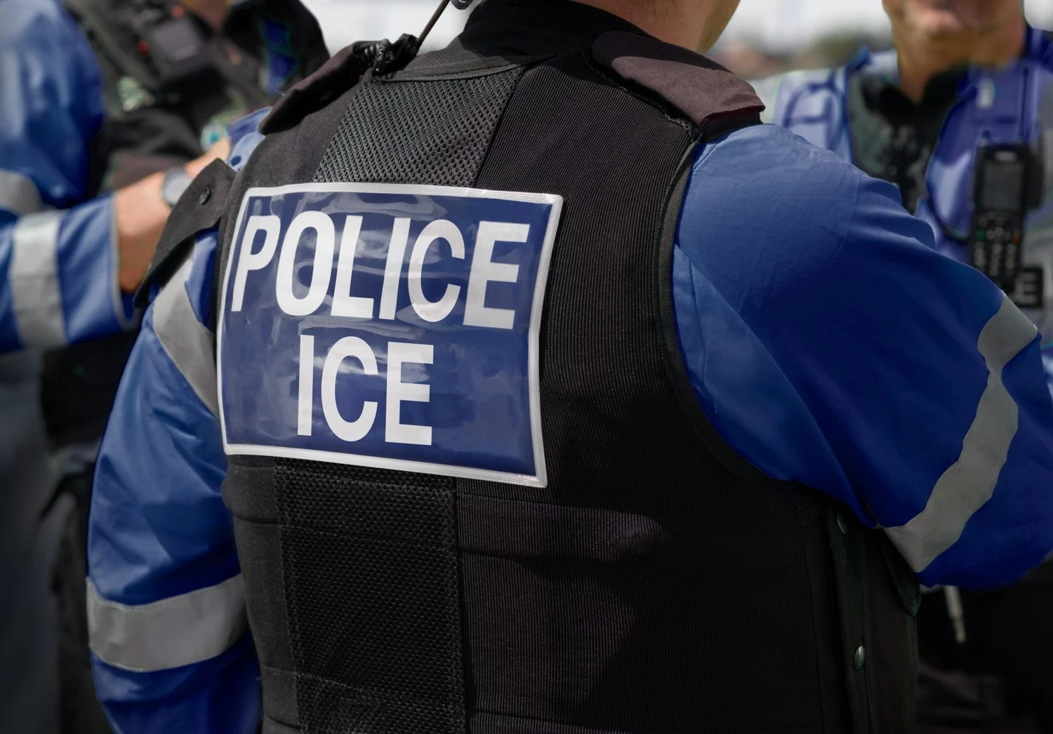 ICE in the US intensifies measures against activists for obstructing immigration raids