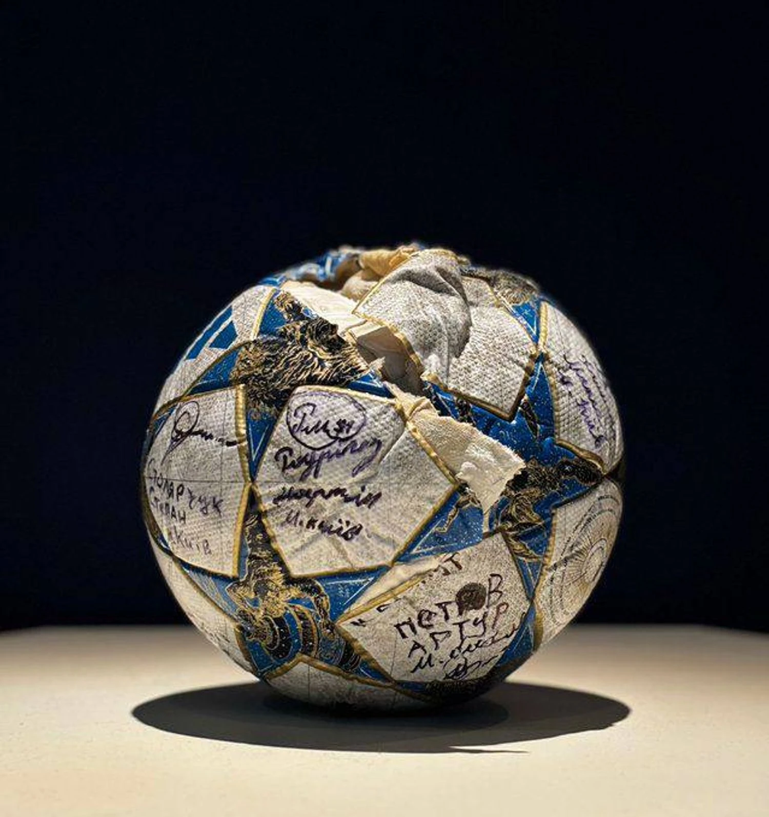 Pupils of FC "Lokomotyv", whose base was destroyed by Russia, presented a football to the FIFA president