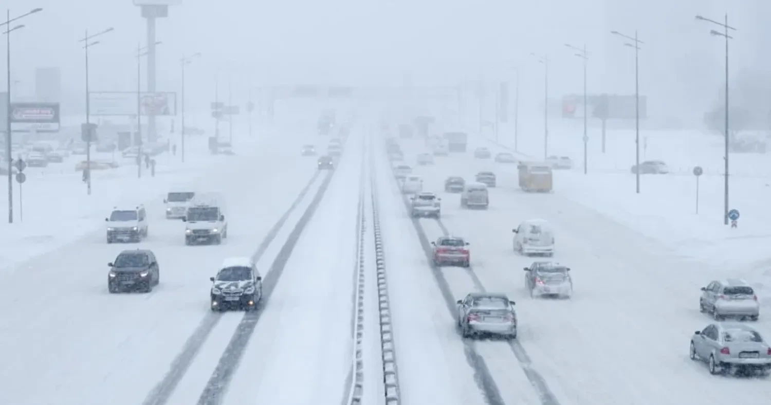 Kyiv restricted truck entry and urged drivers to use public transport due to bad weather