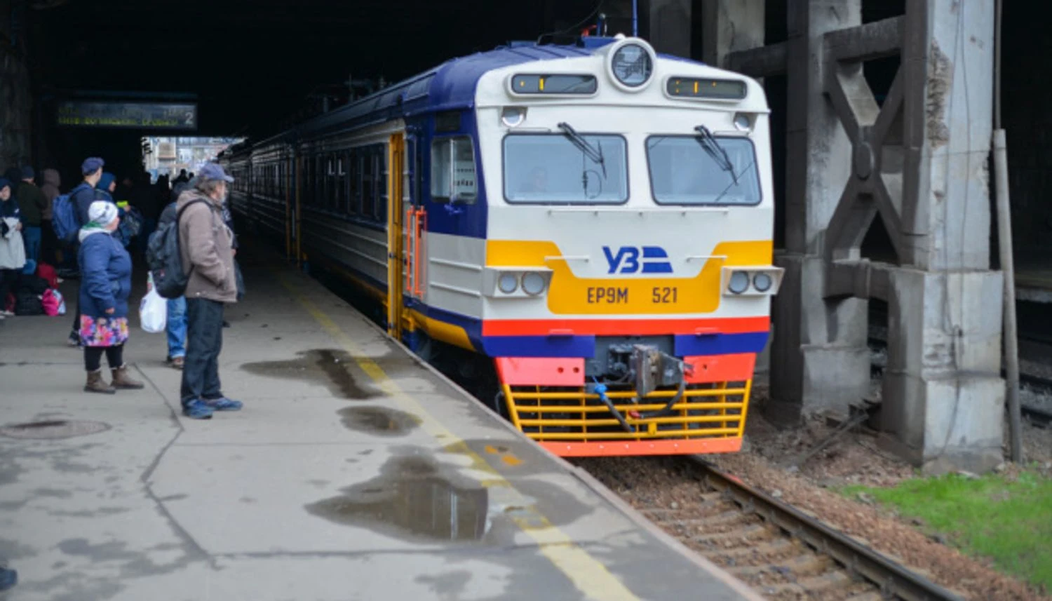 The perfect way to cross the Dnipro: Ukrainian Railways restores additional Kyiv City Express services amid bad weather and traffic jams in the capital