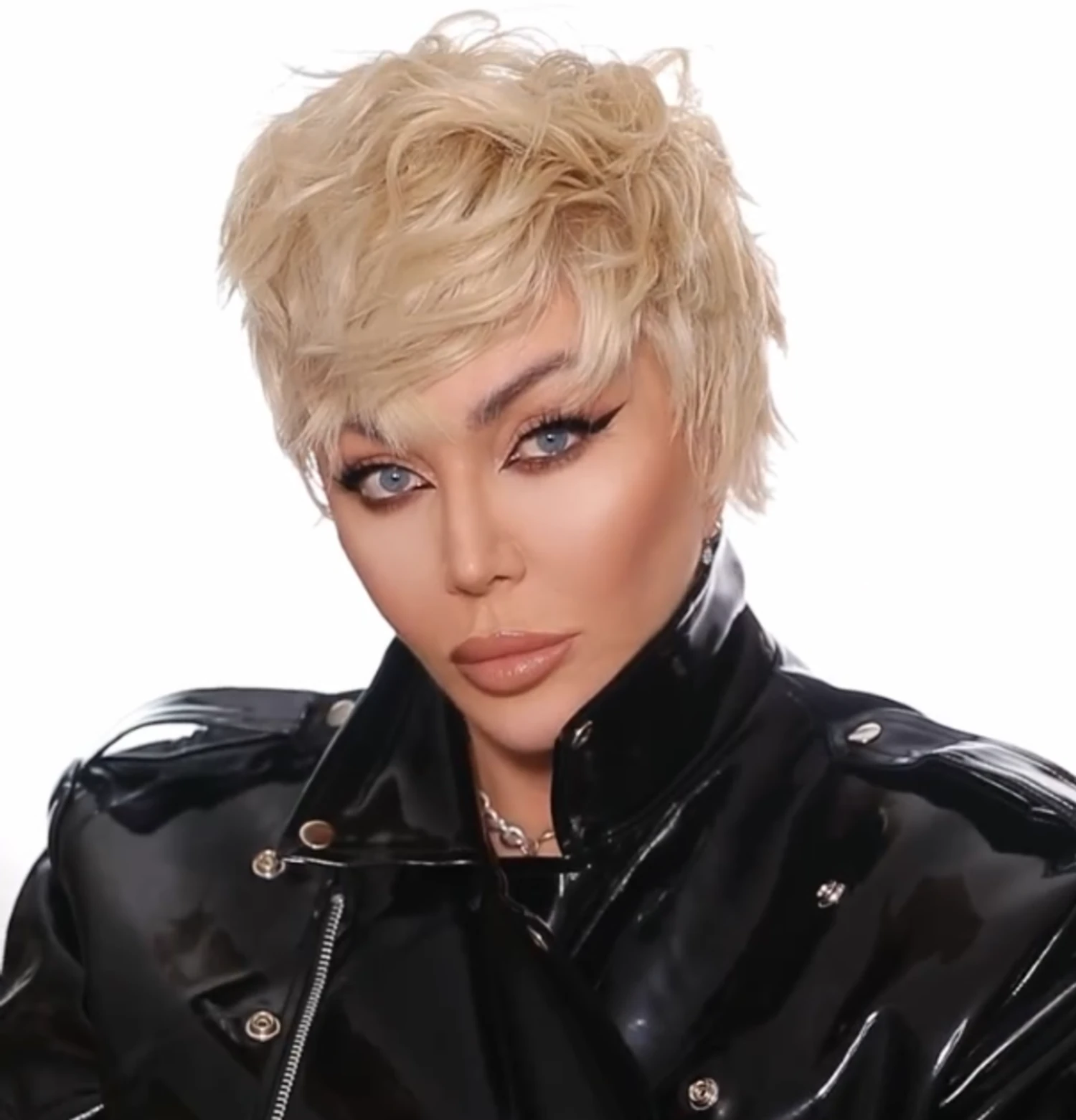 Iryna Bilyk impressed with a new image after a beauty transformation