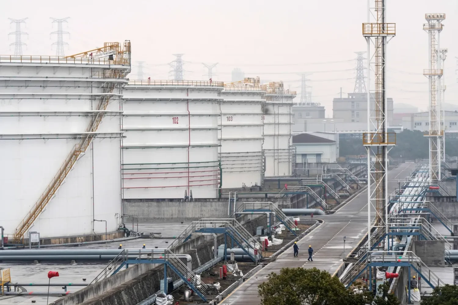 Chinese refiners buy Russian oil instead of India in February at discounts - Bloomberg