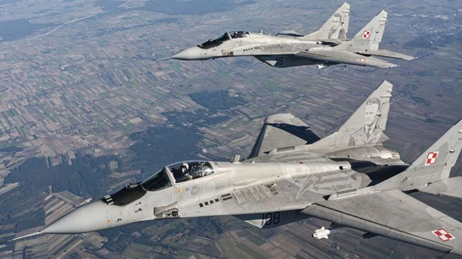 Poland scrambled fighter jets and put air defense systems on alert due to massive shelling of Ukraine