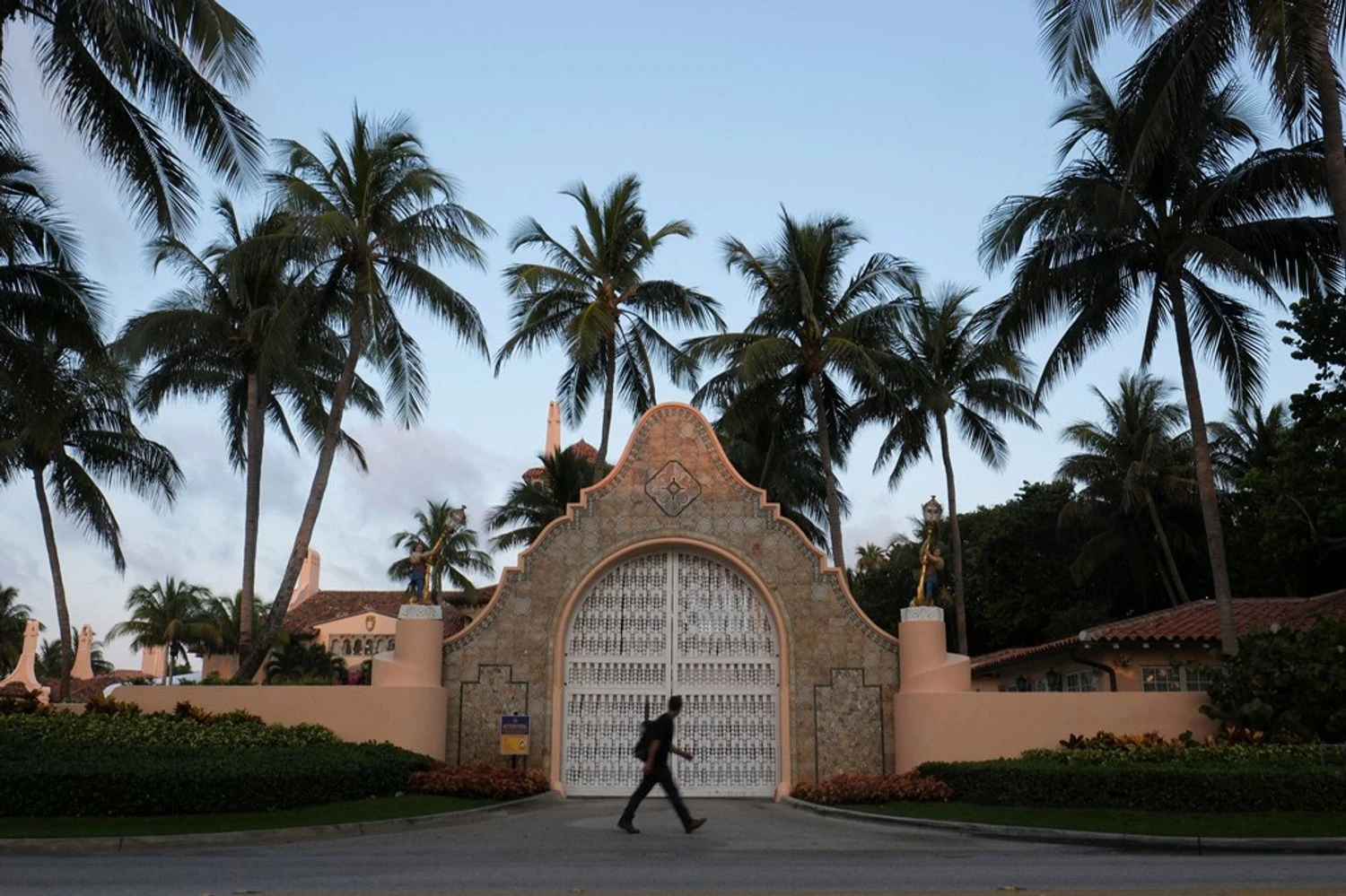 Attempted intrusion into Trump's residence: Media identifies man shot by agents