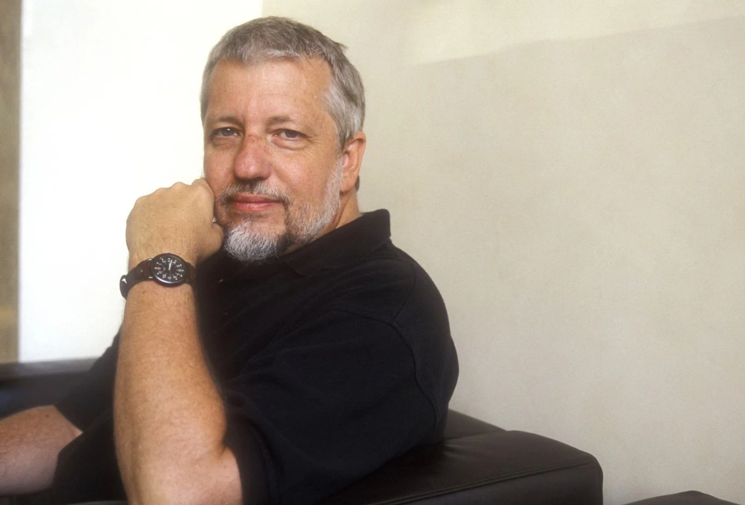 World-renowned science fiction writer Dan Simmons, author of the cult novels "Hyperion" and "The Terror," has died.