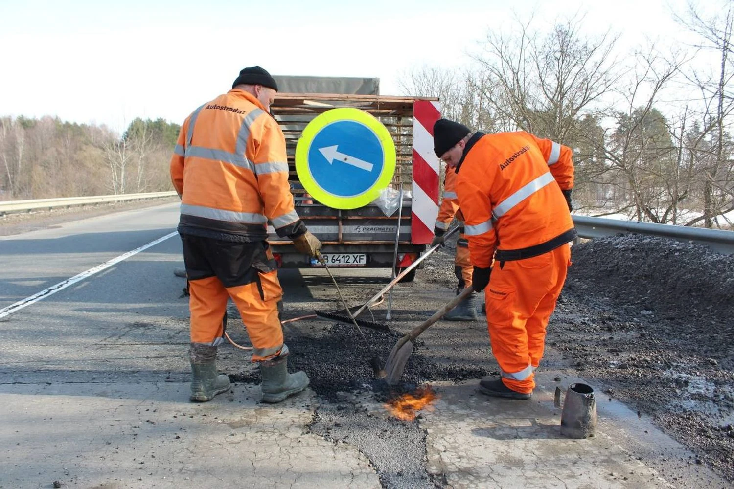 Current road repairs have begun in Ukraine - road workers clarified how pothole elimination is progressing and why it is not widespread