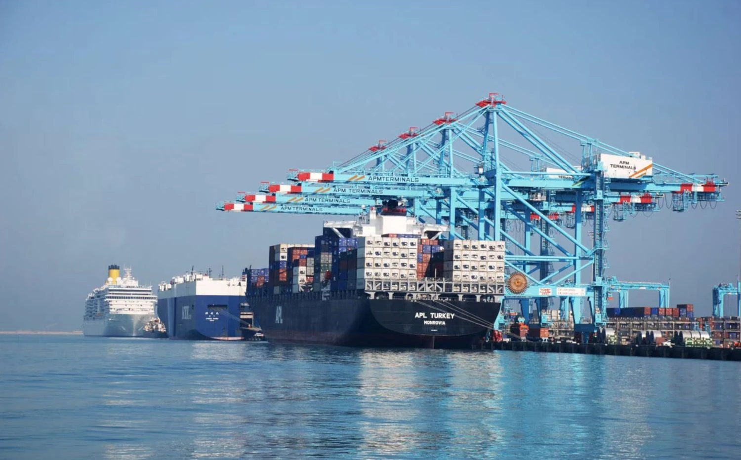 American tanker in Bahrain port hit by missile during massive Iranian attack