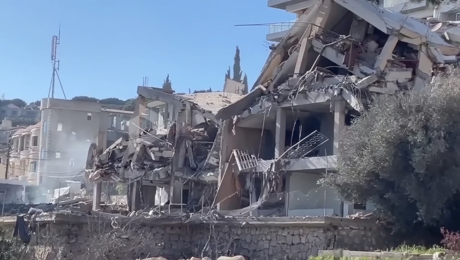 Israeli aviation struck the Russian cultural center in the Lebanese city of Nabatieh