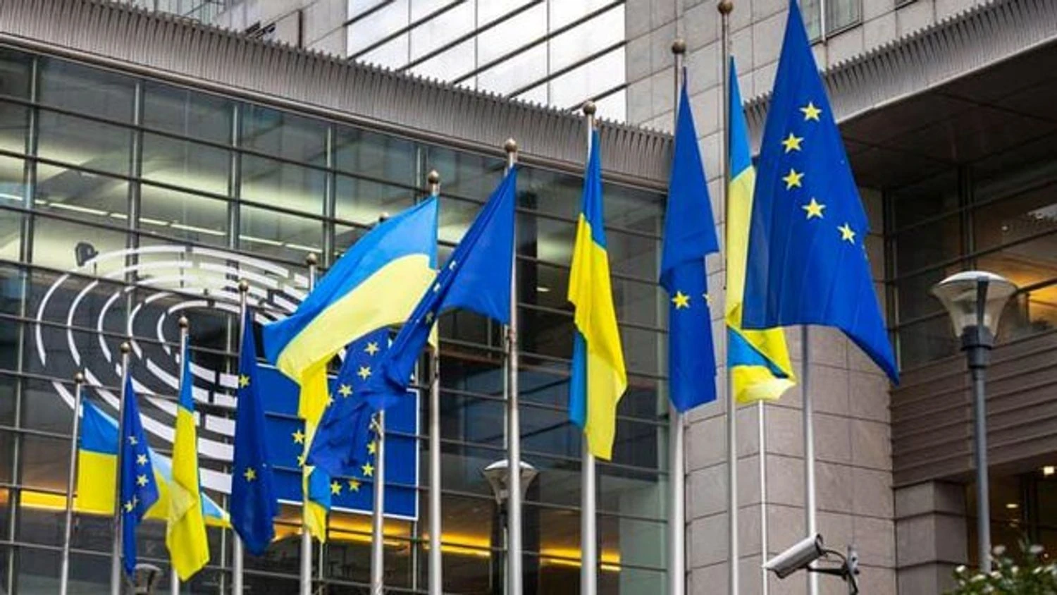 A number of MEPs condemned Hungary's actions regarding the detention of Ukrainian cash collectors. Official Kyiv reacted