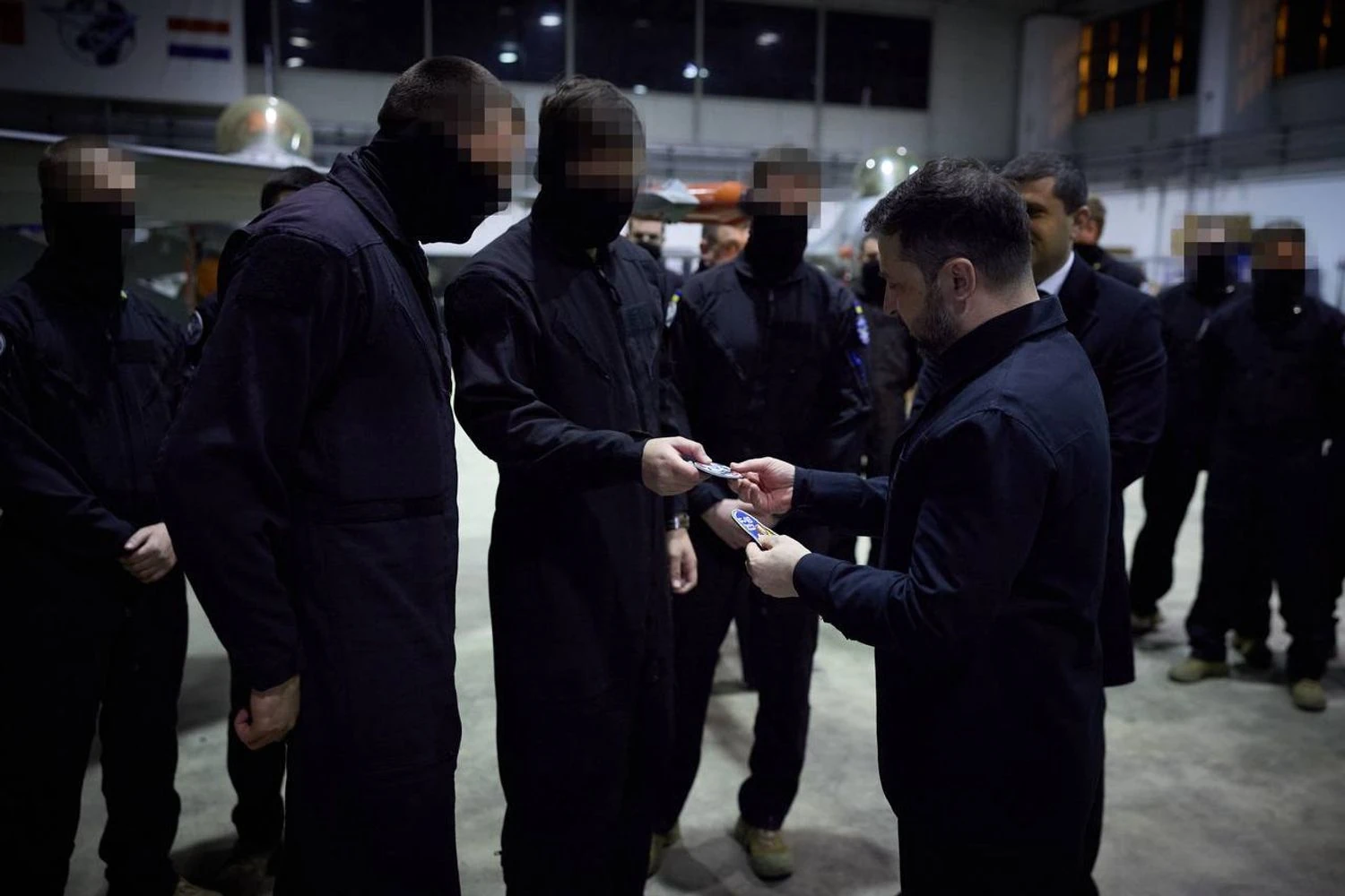 Zelenskyy visited Ukrainian F-16 pilots in Romania