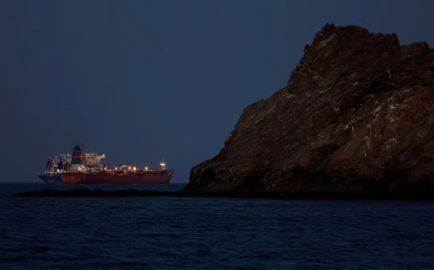 Iran may allow oil tankers to pass through the Strait of Hormuz on one condition - CNN