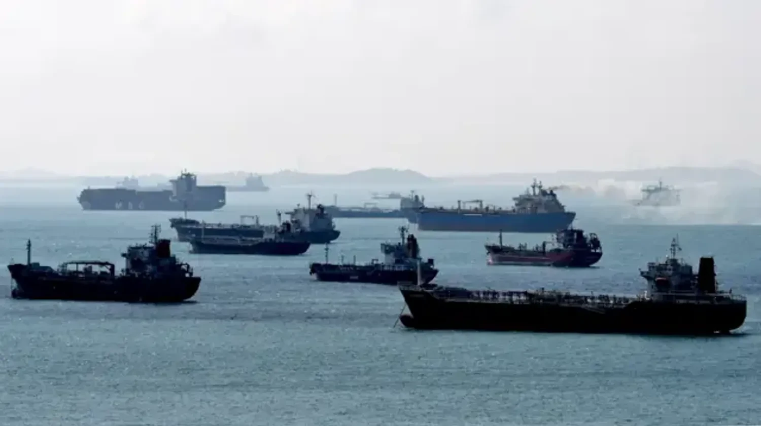 Canada imposes sanctions on 100 more ships belonging to Russia's "shadow fleet"
