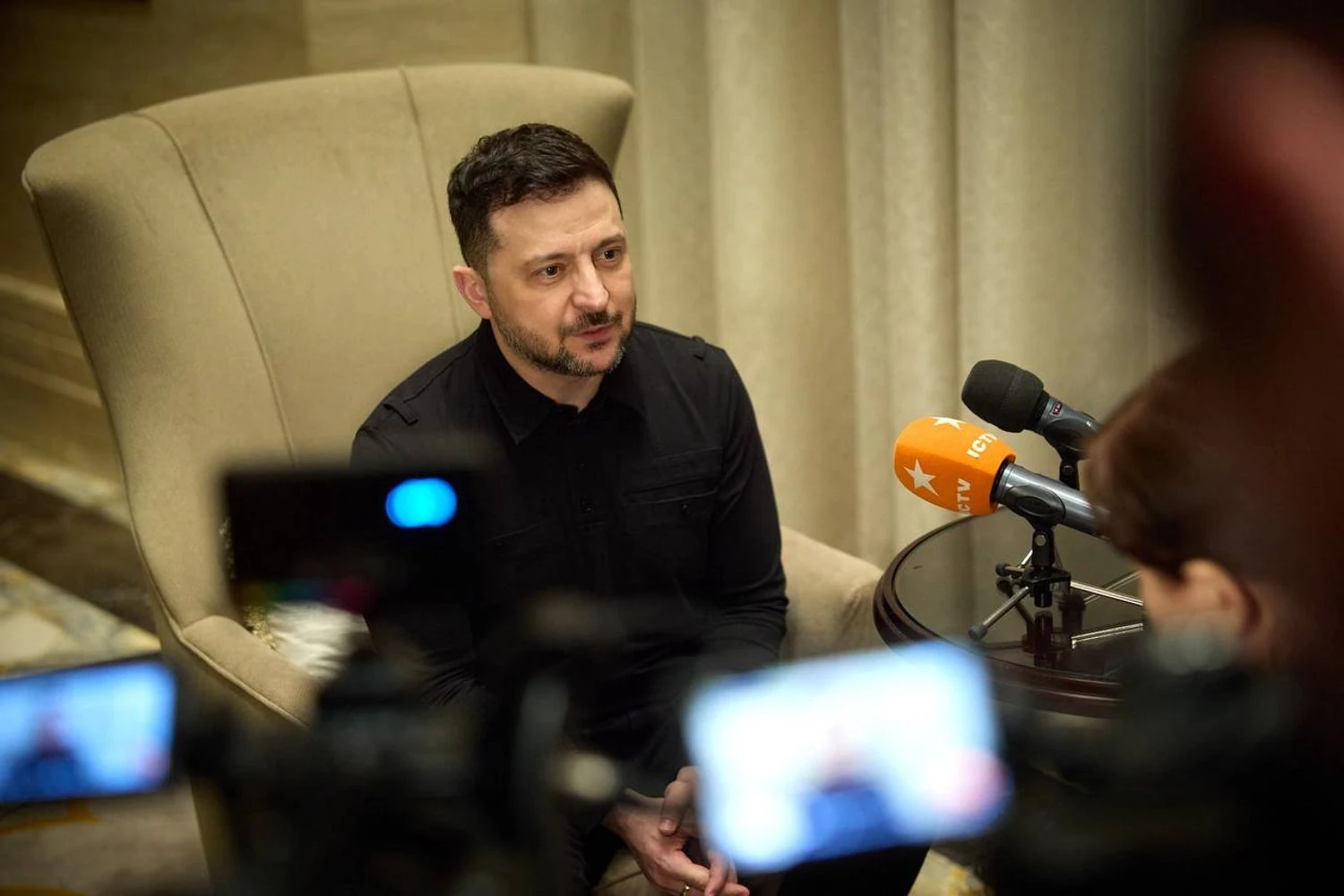 Zelenskyy: Ukraine speaks with Americans daily and is working to ensure peace talks happen - anywhere