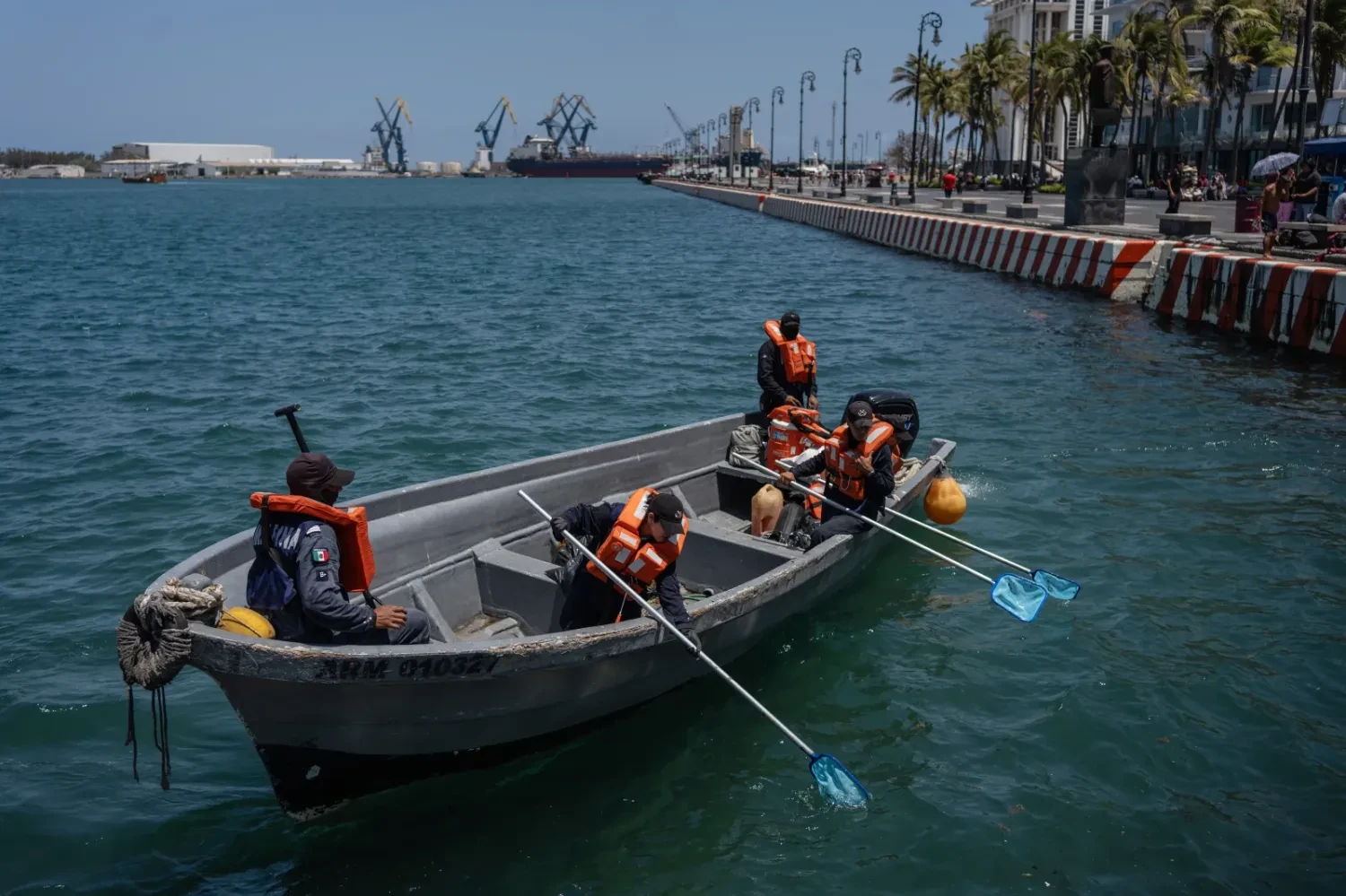 Massive oil spill hits fishermen in the Gulf of Mexico