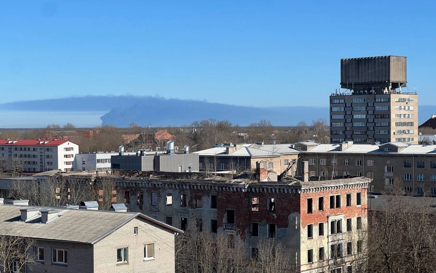 Smoke from the fire in Russia's Ust-Luga may reach Estonia, but no serious health threat is expected