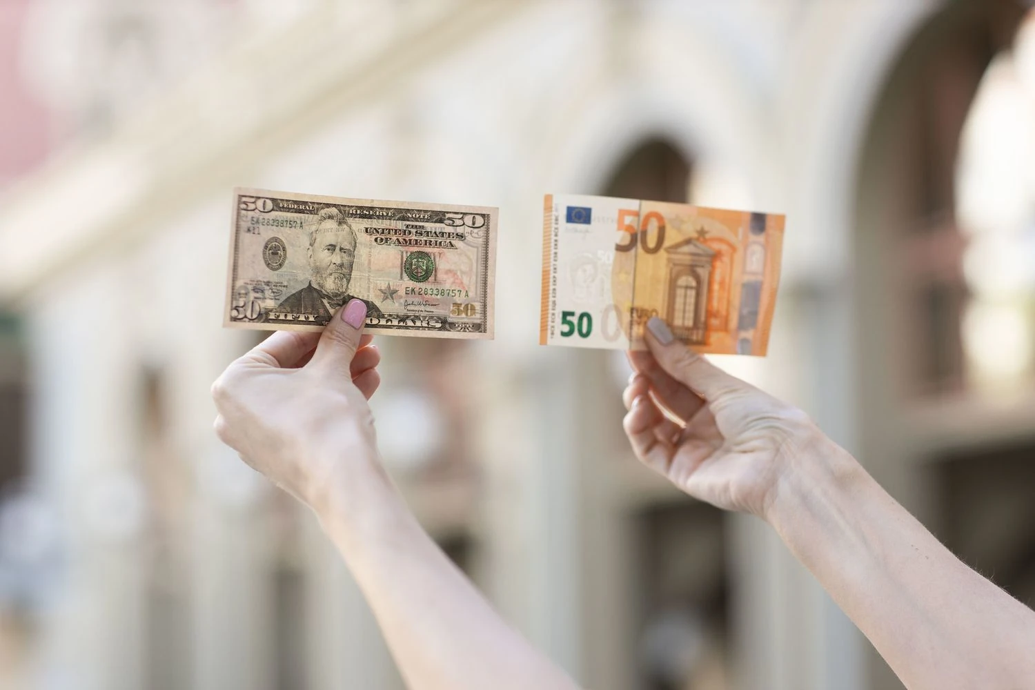 Currency exchange rates on March 31: dollar and euro continue to fall after record highs