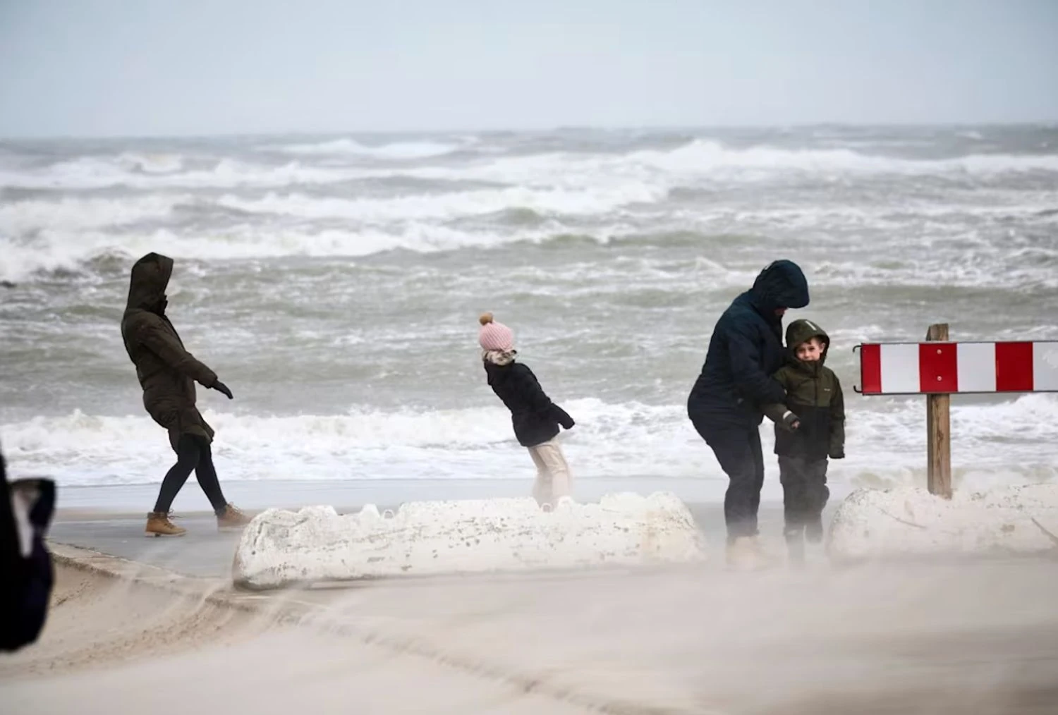 Storm Dave hit western Sweden, leaving thousands without power