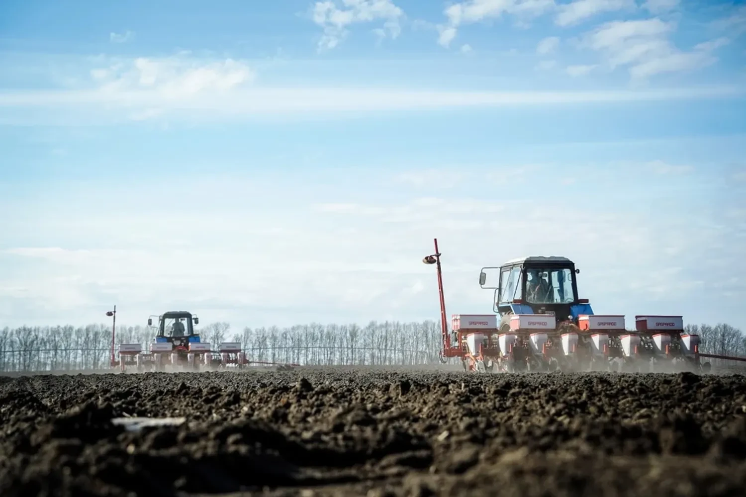 Drivers of categories C and D have simplified access to work on agricultural machinery amid the sowing campaign