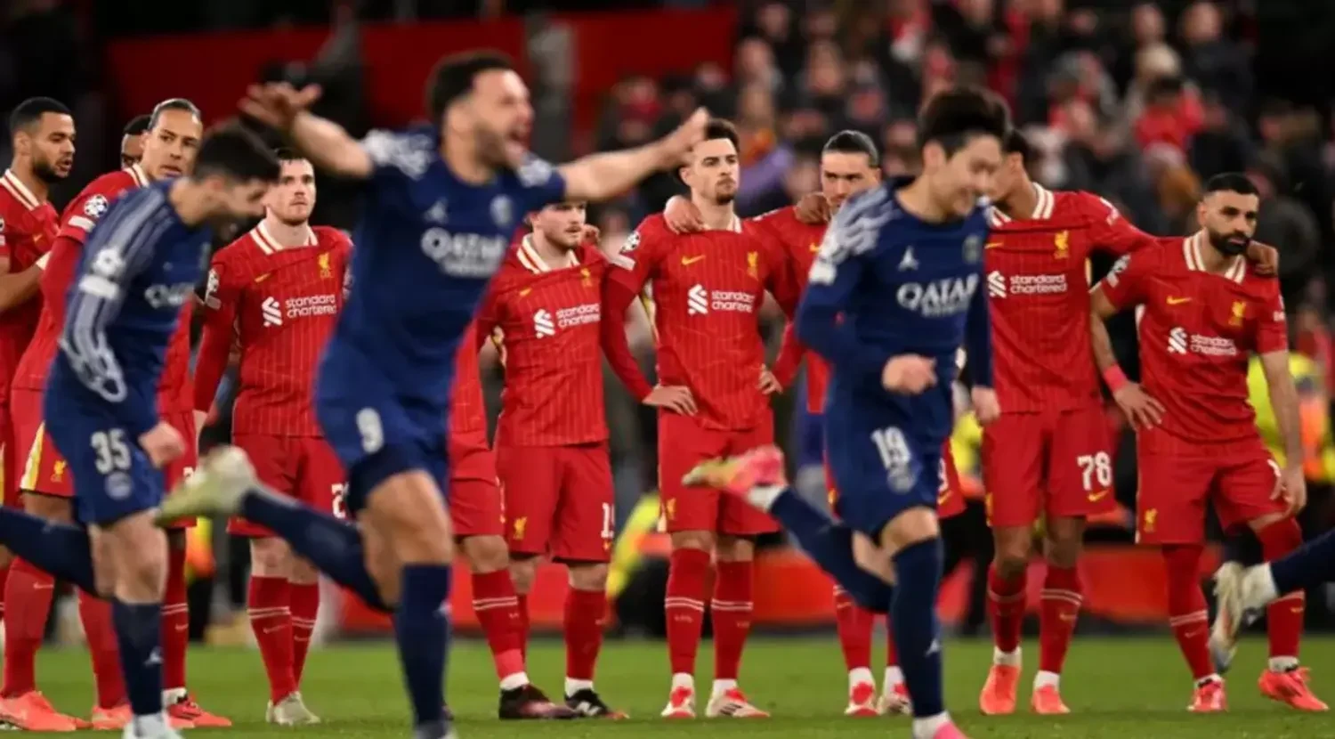 “ПСЖ” святкує перемогу у серії післяматчевих пенальті проти “Ліверпуля” в 1/8 ЛЧ сезону 2024/2025. offside.kz