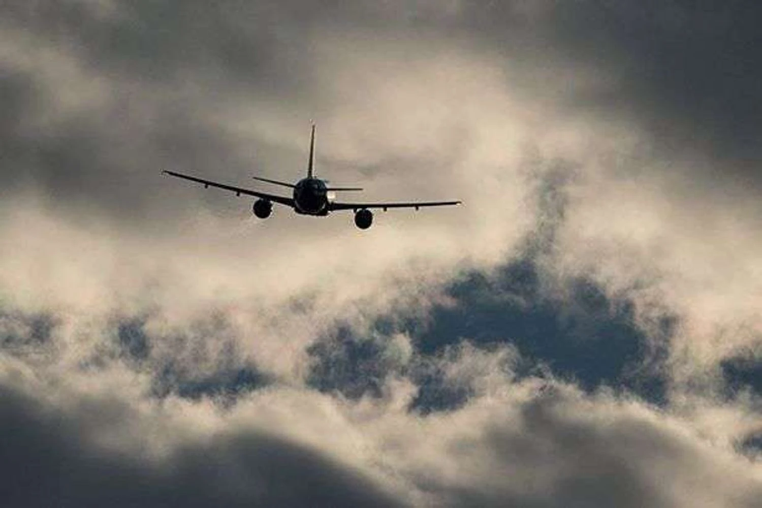 Bahrain opens airspace amid US-Iran ceasefire