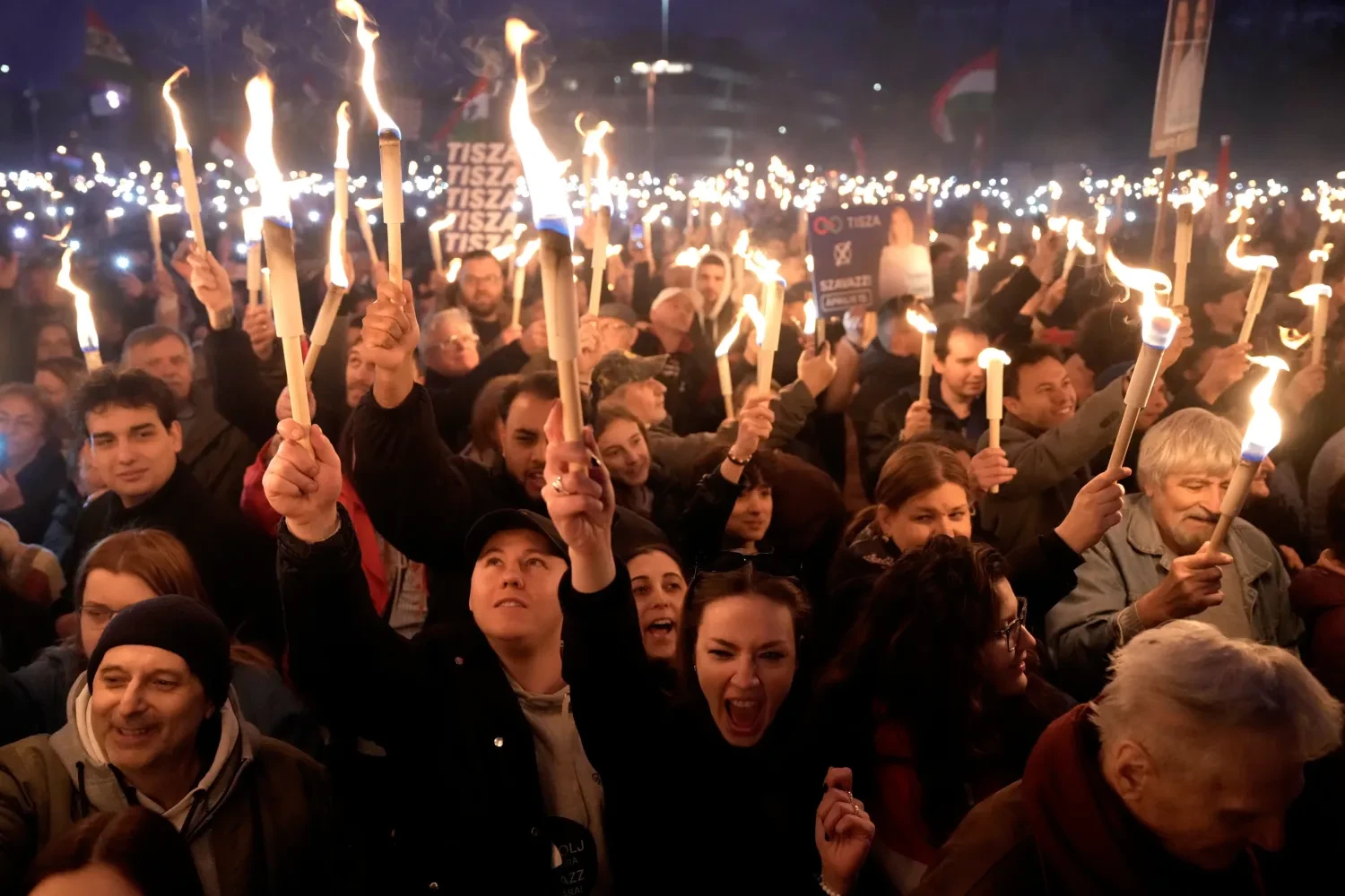 Mass torchlight and candlelit rallies held in Hungary on the eve of elections