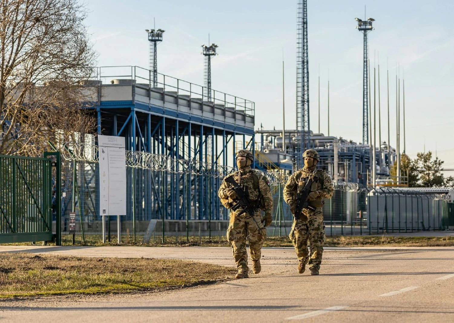 Hungary withdraws troops involved in infrastructure protection due to "Ukrainian threat"
