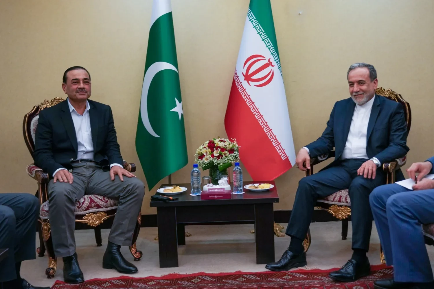 Pakistan's Army Chief arrives in Tehran to mediate between US and Iran in talks