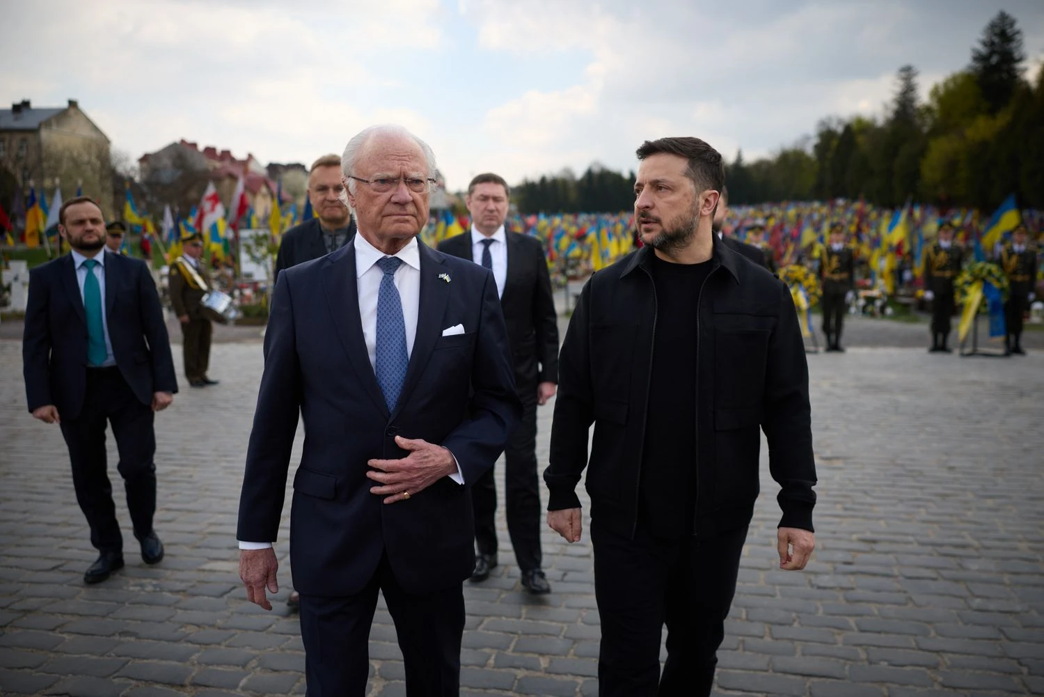 King of Sweden arrives in Ukraine - Zelenskyy met with him after European tour
