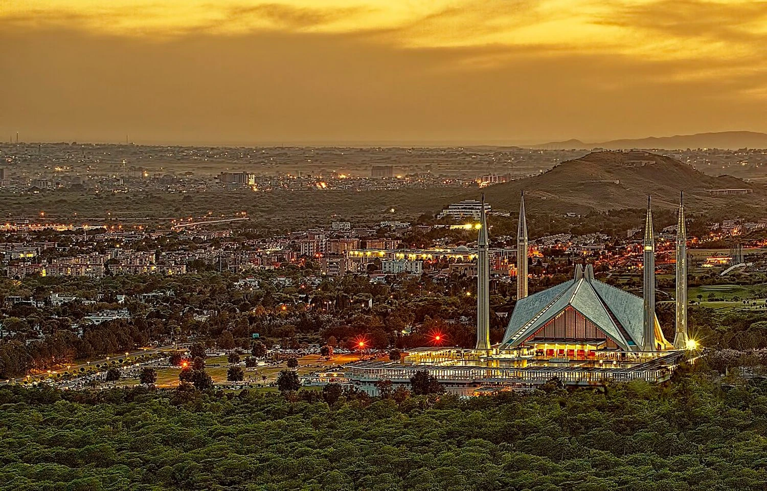 War in the Persian Gulf plunges Pakistan into darkness due to energy crisis – Bloomberg