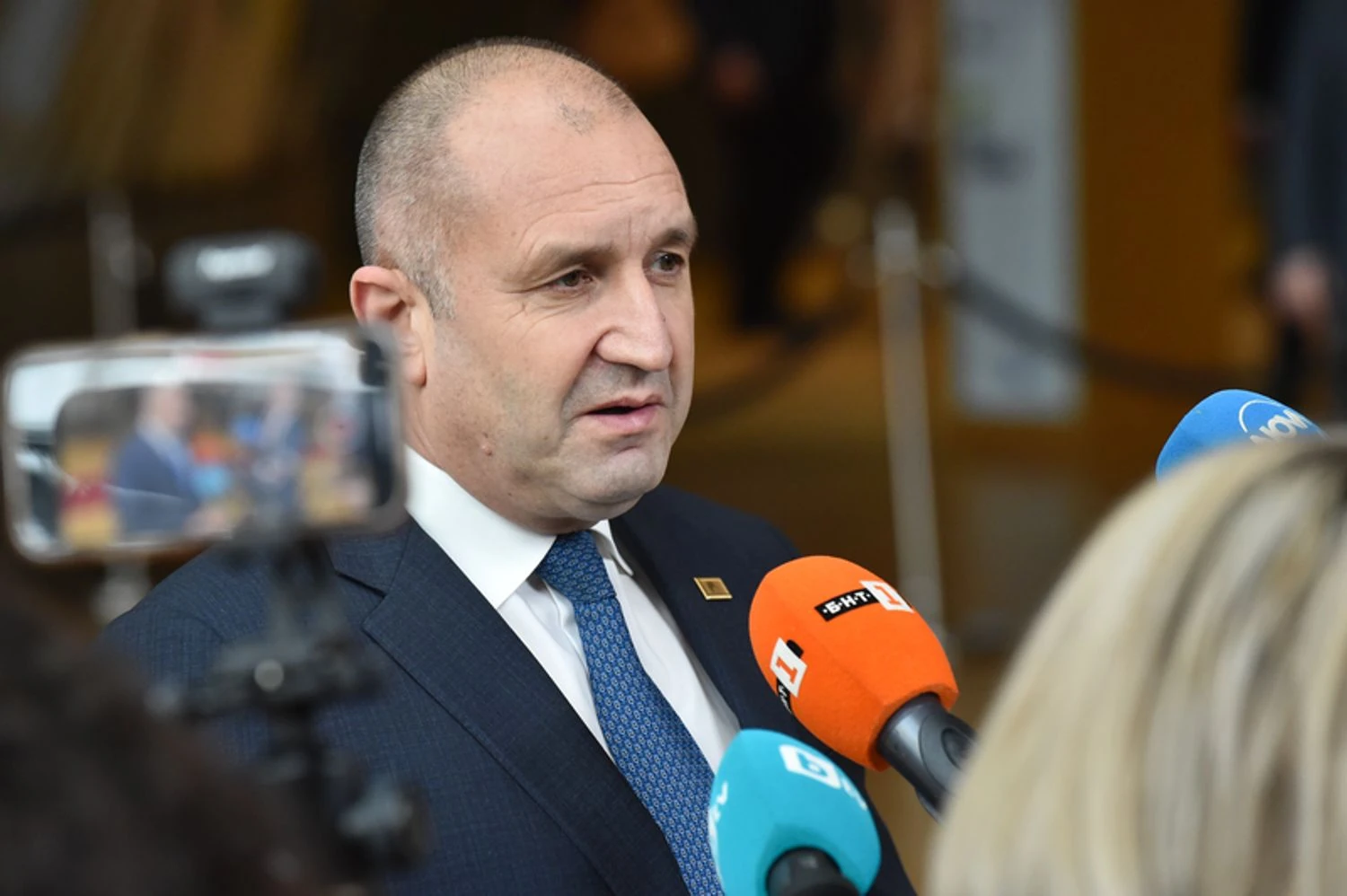Radev's pro-Russian coalition wins an absolute majority in Bulgaria's parliamentary elections