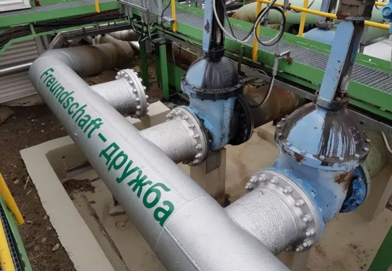 Ukraine to resume Russian oil supplies to Hungary and Slovakia "within a few hours" - AFP