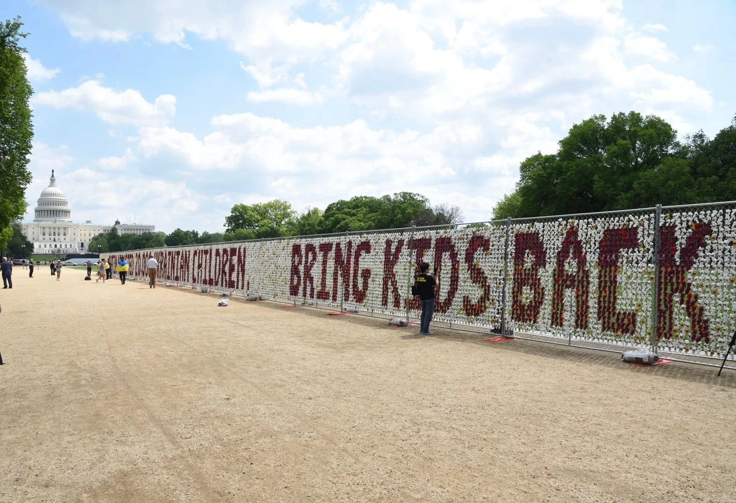 У Вашингтоні встановили 20 тис. ведмедиків, як символ викрадених дітей України – Стефанішина закликала посилити тиск на росію