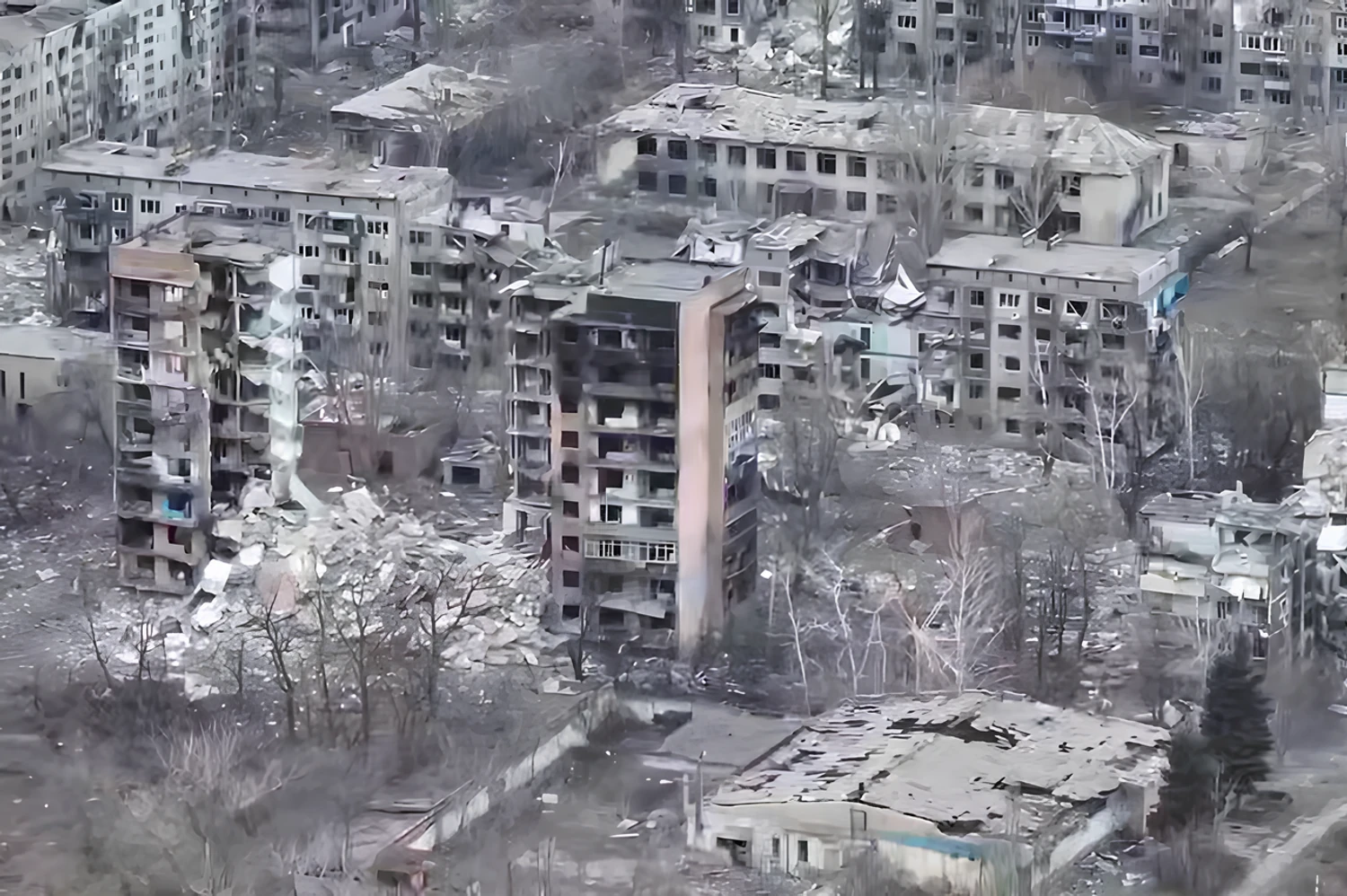 Одна з найгарячіших ділянок фронту - МВС показало з повітря зруйновану Костянтинівку