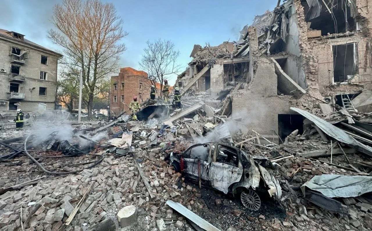 Масована атака росіян на Дніпро: поранено щонайменше 6 людей