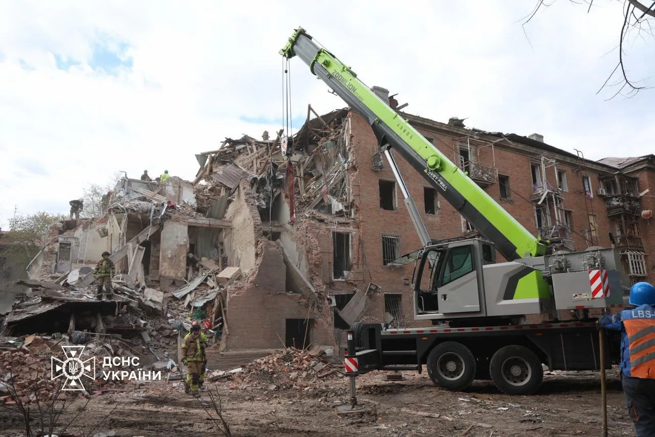 У Дніпрі завершили рятувальні роботи після російського удару, ДСНС показали наслідки