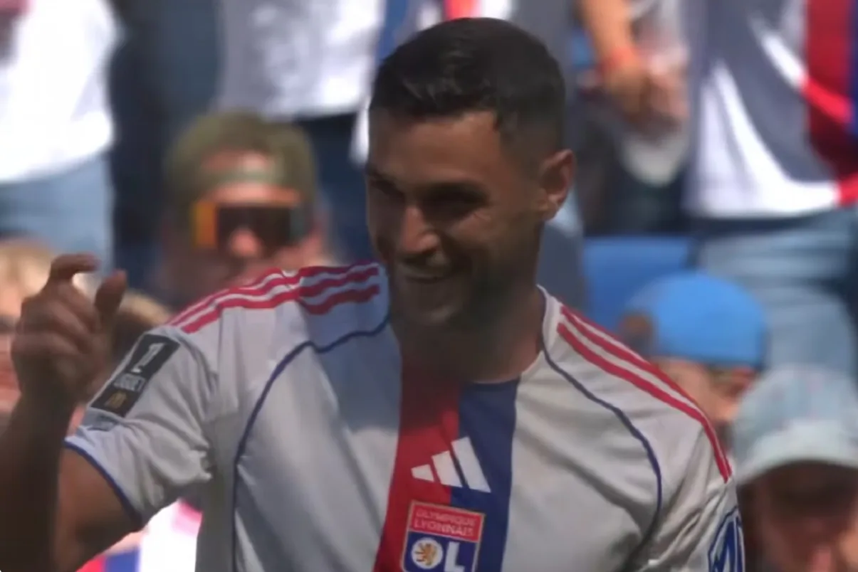 Роман Яремчук оформив дубль і допоміг "Ліону" здолати "Осер" у французькій Лізі 1