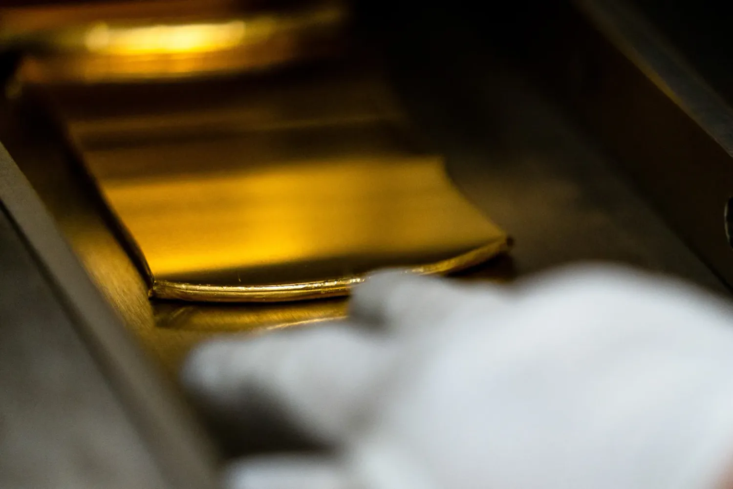 Ціни на золото стабілізувалися на тлі переговорів США та Ірану щодо війни