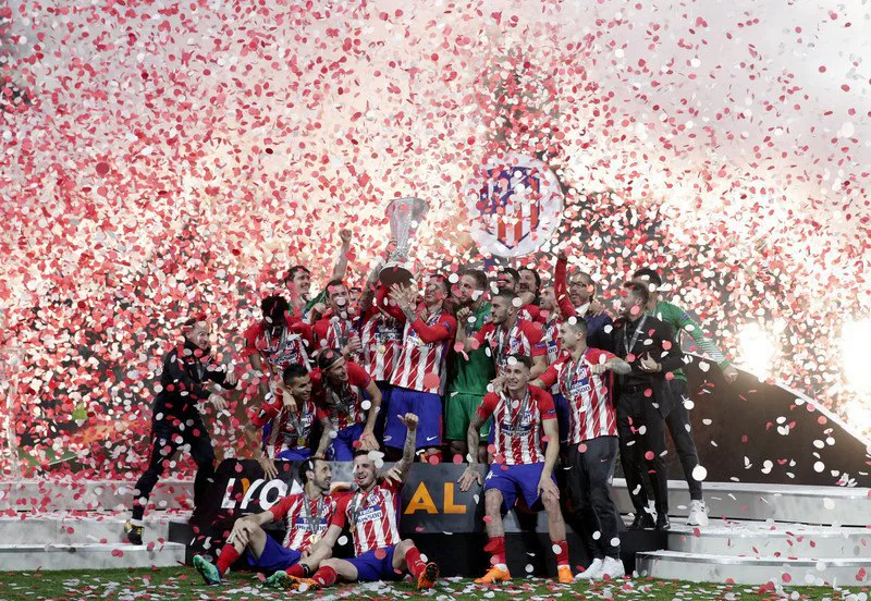   “Атлетико” с трофеем Лиги Европы сезона 2017-2018   