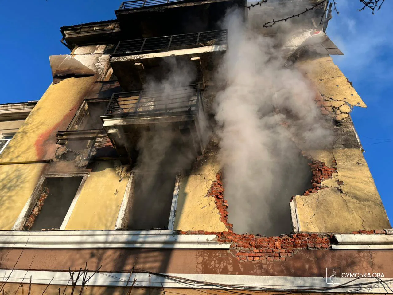 Ракетно-дронова атака на Шостку забрала життя жінки та спричинила масштабні пожежі