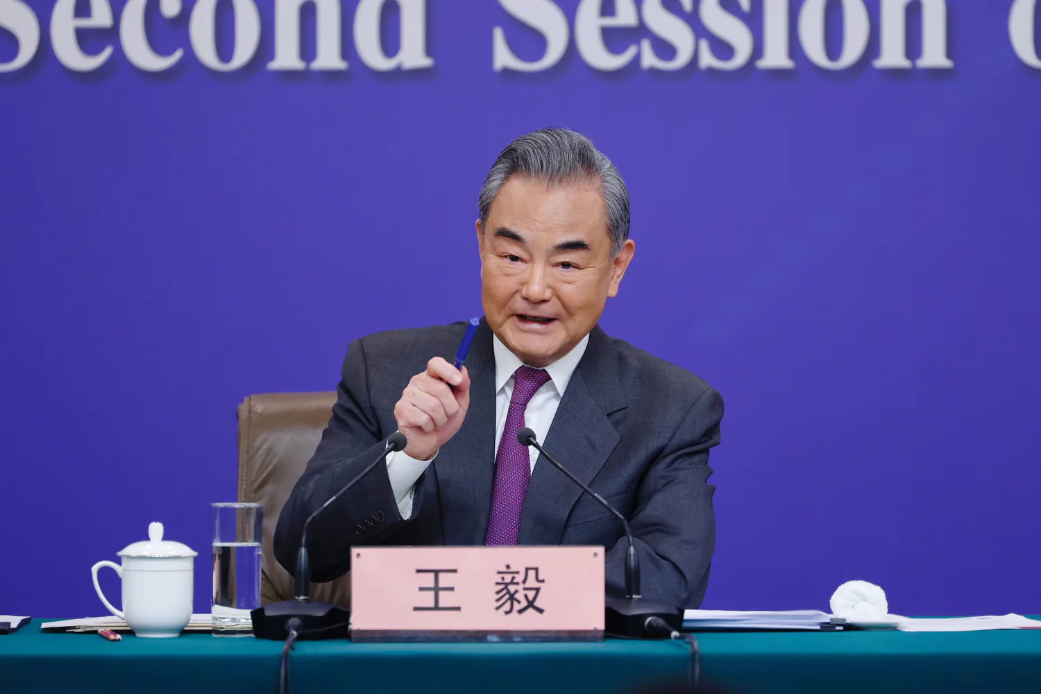 China urged the US to make the "right choice" regarding Taiwan