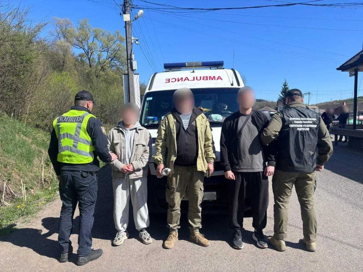 На Закарпатті викрили схему переправлення чоловіків за кордон під виглядом "швидкої"
