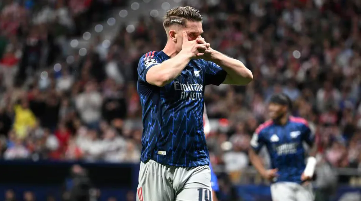 Viktor Gyökeres celebrates scoring from a penalty in the match against Atlético
