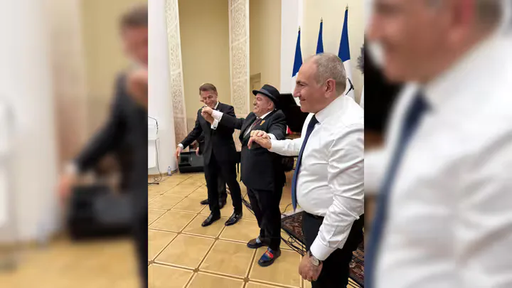 Emmanuel Macron with Nikol Pashinyan (in a shirt) after their impromptu concert during a state dinner in Yerevan