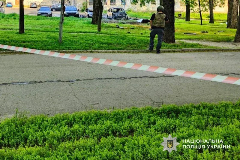У Дніпрі вибухнуло припарковане авто, двоє травмованих