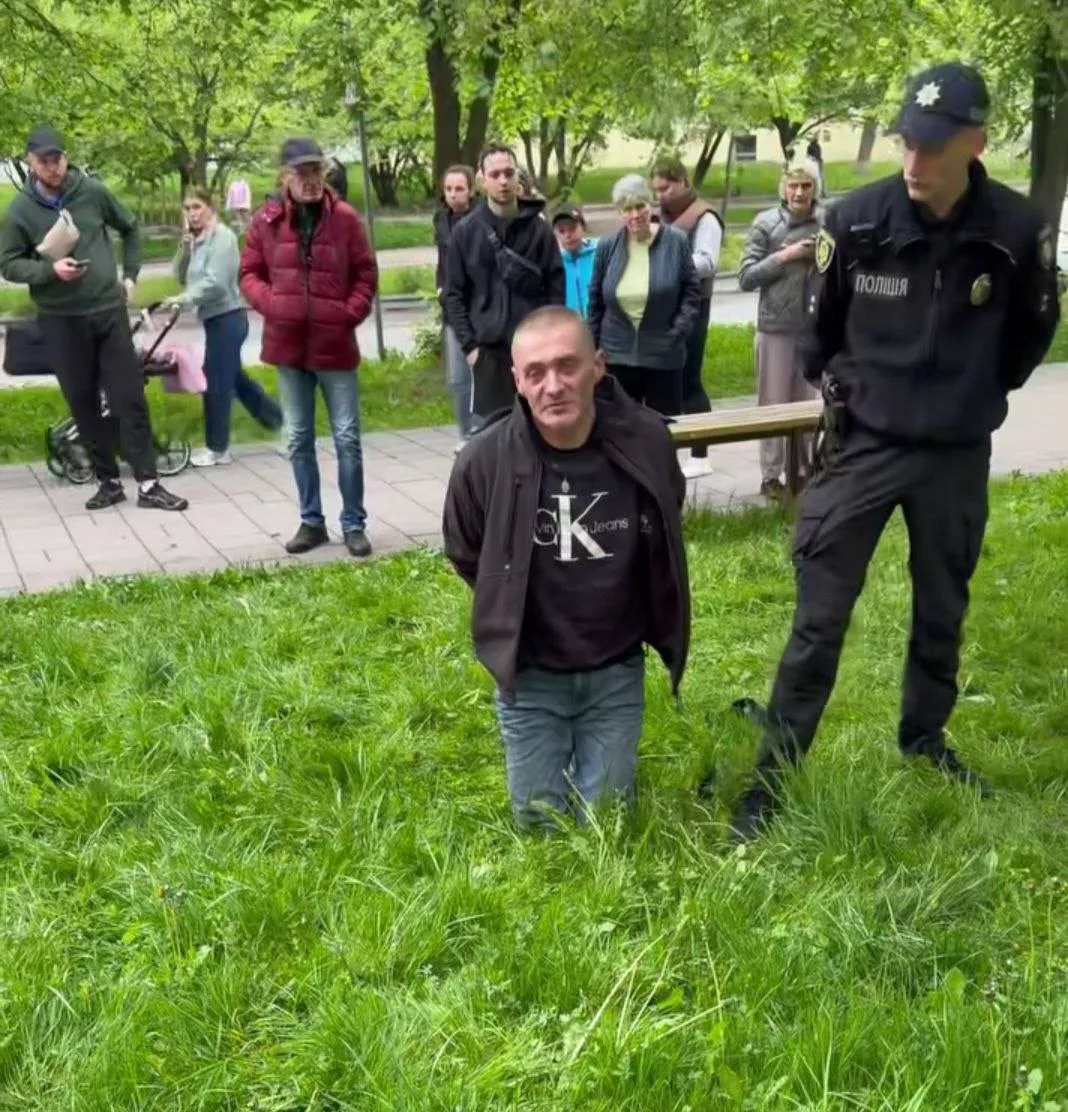 У Львові чоловік з ножем, побачивши працівників ТЦК, взяв у заручники 13-річну дівчинку